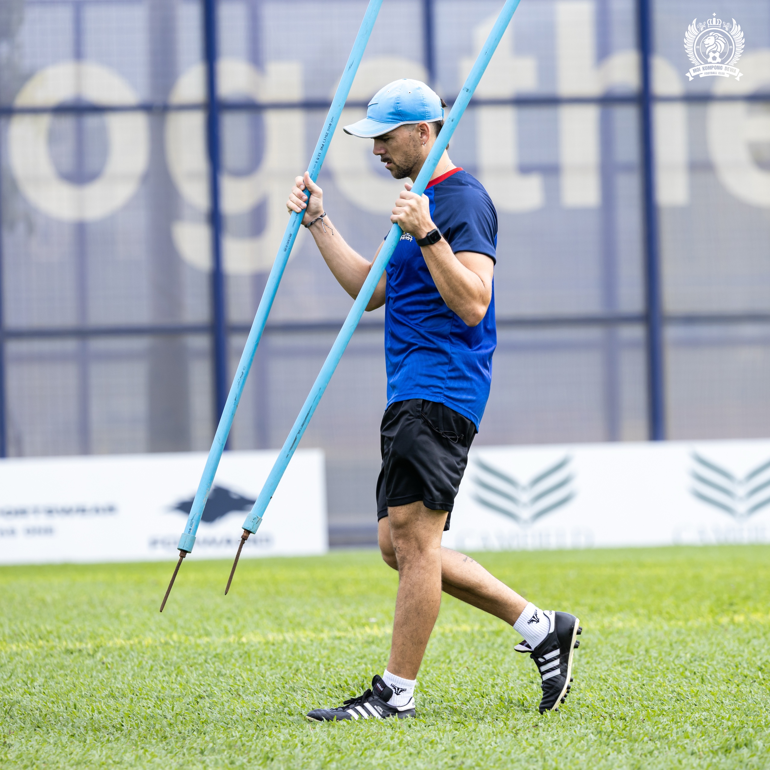Joaquín Reiris preparando el campo de entrenamiento